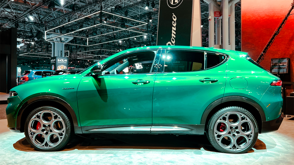 2024 Alfa Romeo Tonale side profile