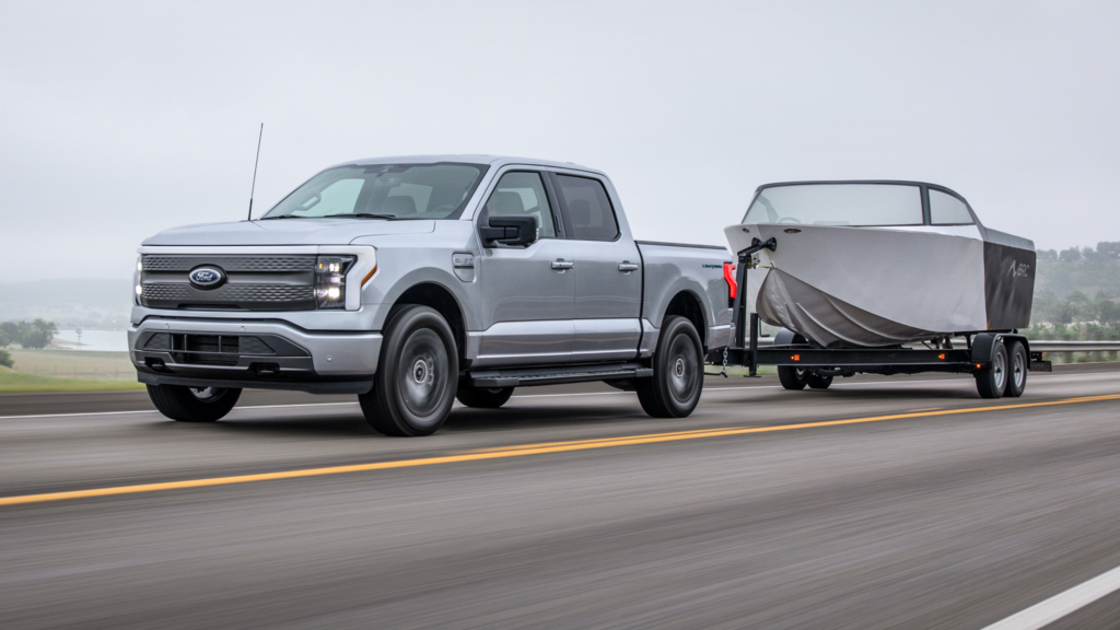 Ford F-150 Lightning XLT Towing
