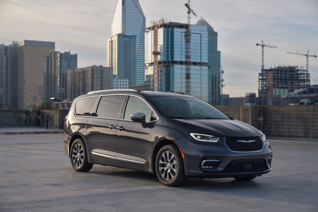 Chrysler Pacifica Hybrid Quarter View