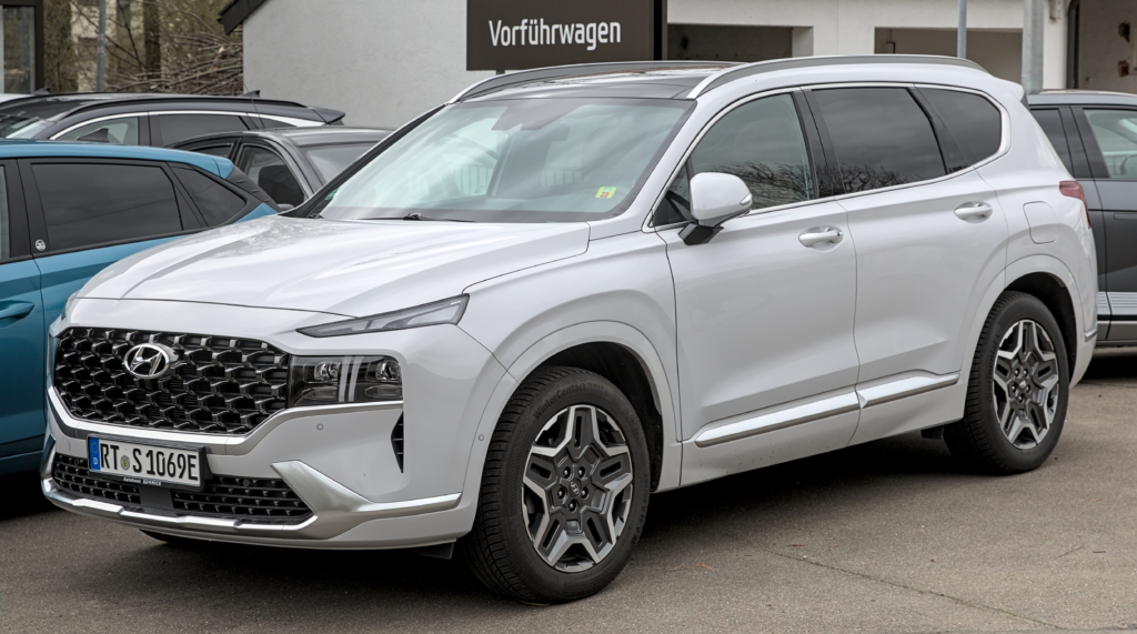 Hyundai Santa Fe plug-in Front Quarter View