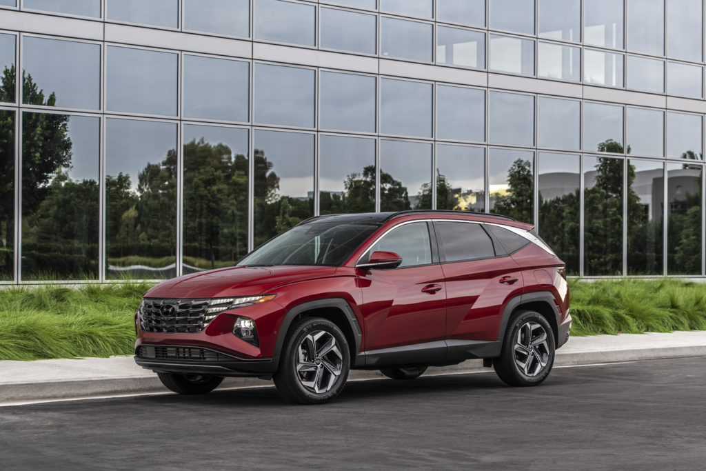 Hyundai Tucson PHEV front quarter view