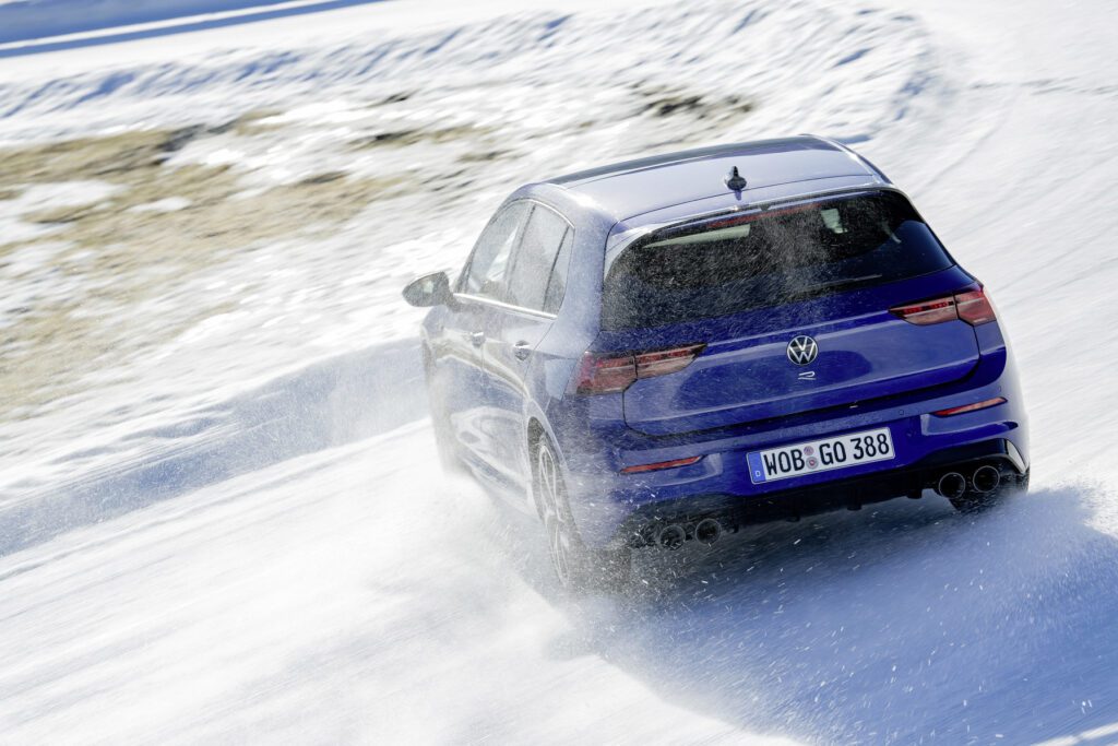 2023 Volkswagen Golf R review: a hot hatch for the aging enthusiast -  Acceleramota