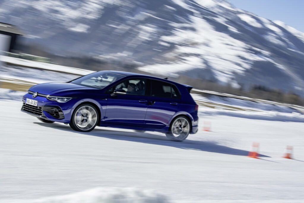 Golf R Snow Slalom