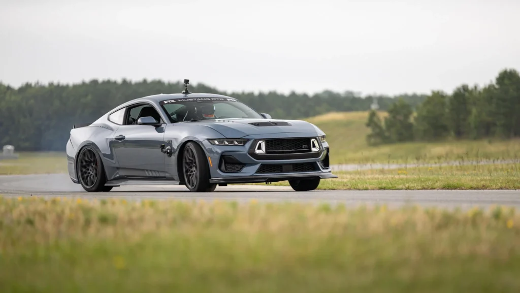 RTR Mustang drifting