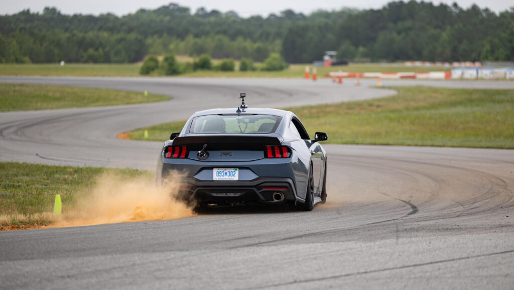 RTR Mustang apexing corner