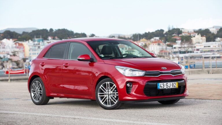 2017 Kia Rio front quarter view