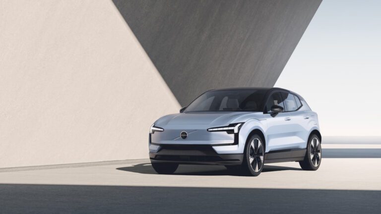 2025 Volvo EX30 SUV