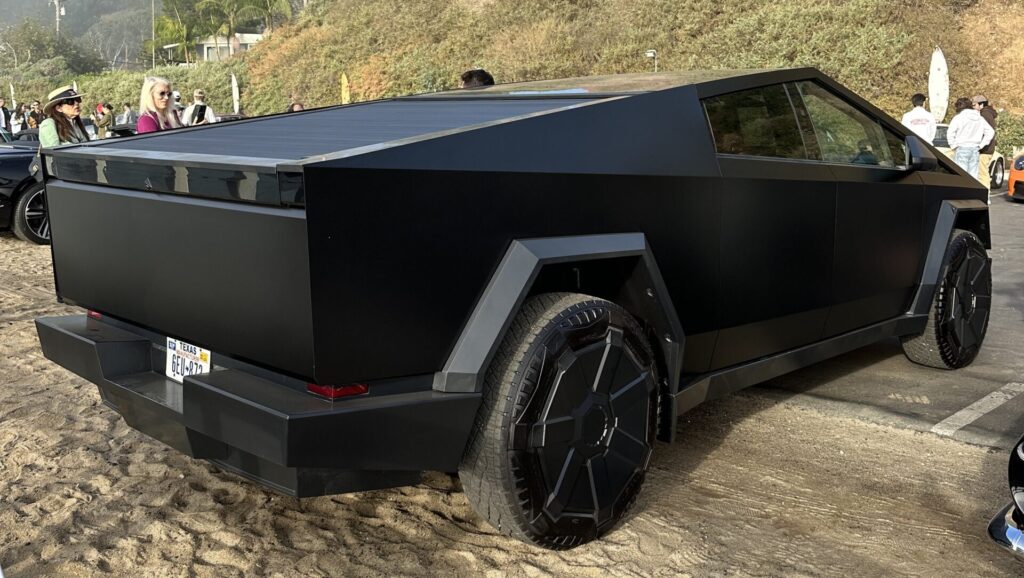 Tesla Cybertruck in matte black