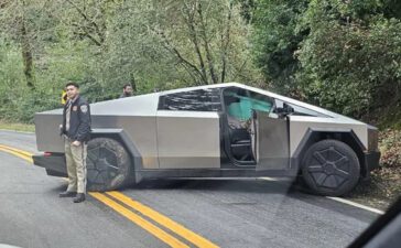 Tesla Cybertruck Crash